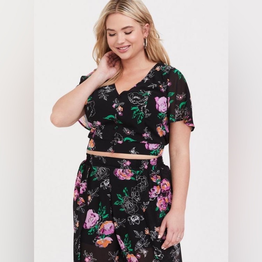 Torrid Floral Chiffon Crop Blouse Black